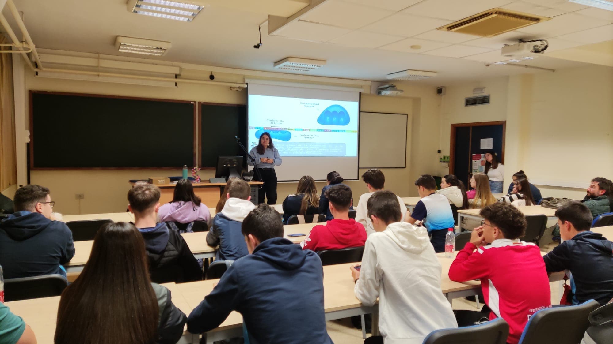 Sesión de aula con NeoDogma en un contexto educativo real.